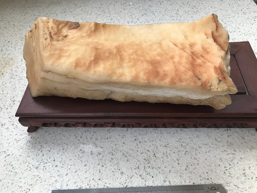 天然带皮肥肉石